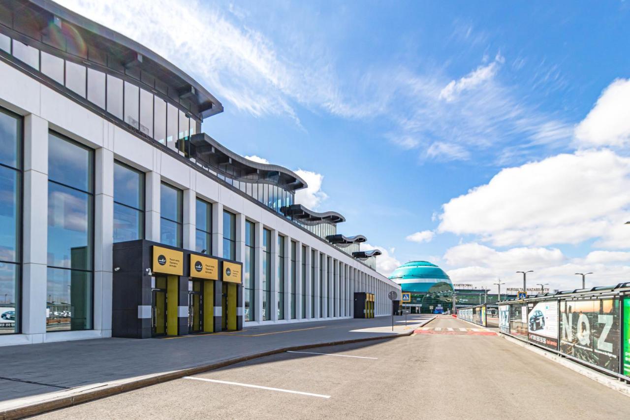 Caps Lock Airport Hotel Astaná Exterior foto